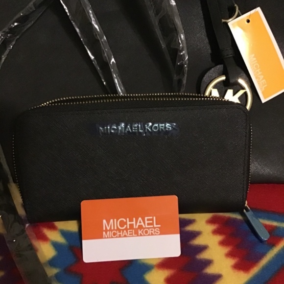 🔥SALE! NWT, MICHAEL KORS, JET SEY CHARM, SHOULDER BAG, AND WALLET🔥🔥 - Picture 2 of 6